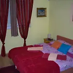 Apartment&rooms 