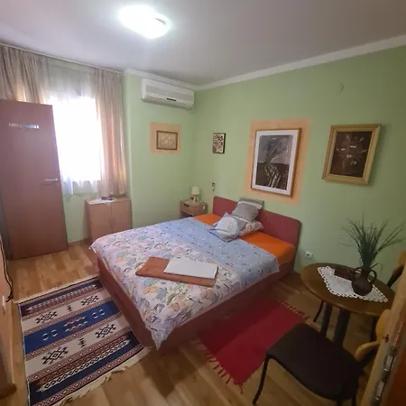 Apartment&rooms 