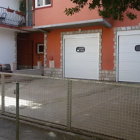 Guest house Apartment&rooms 