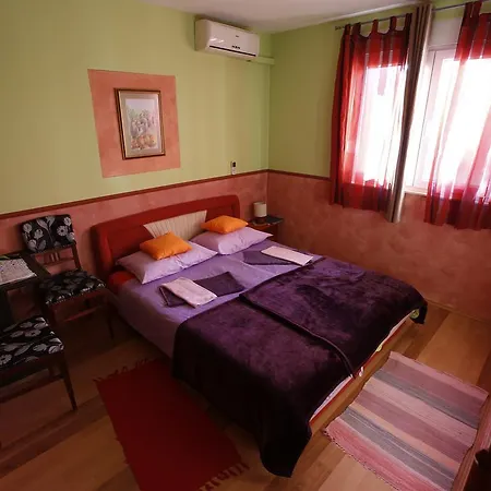 Apartment&rooms 